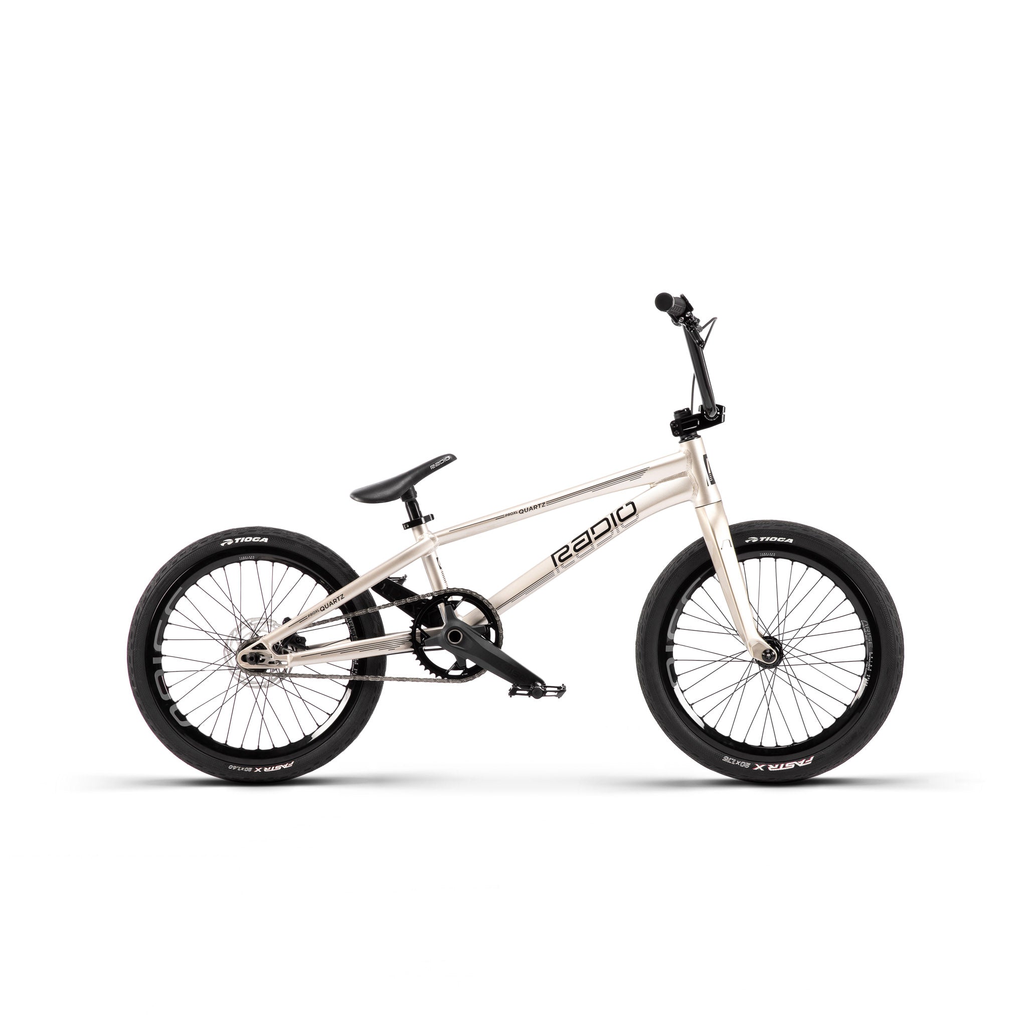 Radio_QUARTZCARBONICPROXL_champagnesilver_4055822556408_websquare-1.jpg